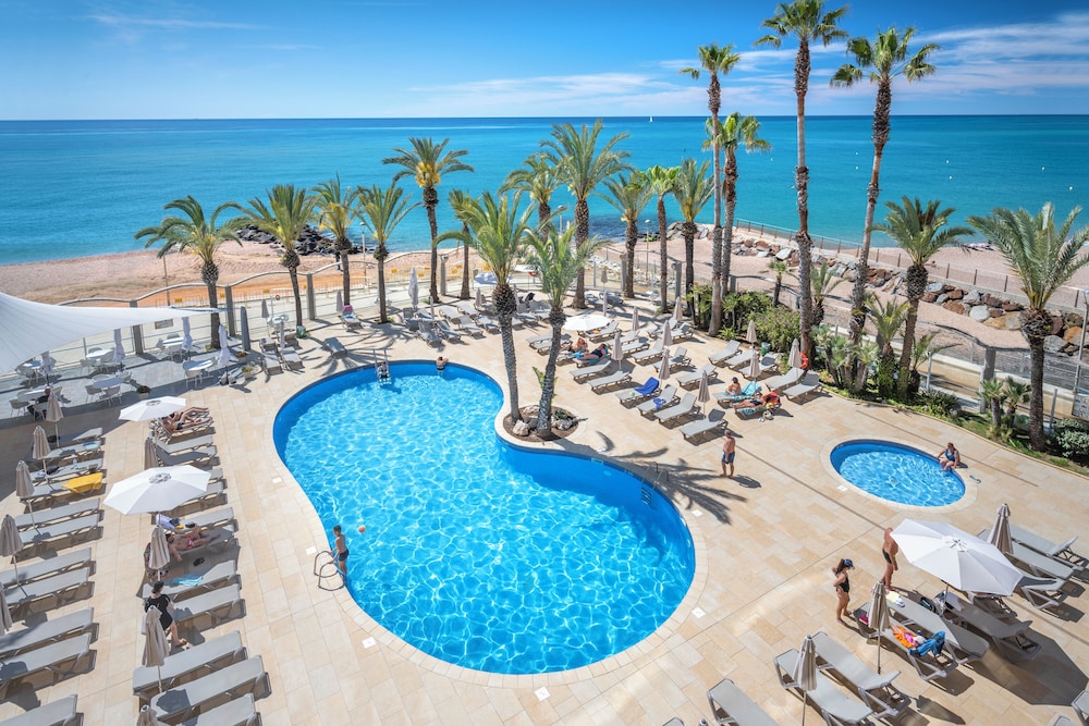 Caprici Beach Hotel & Spa 42/44