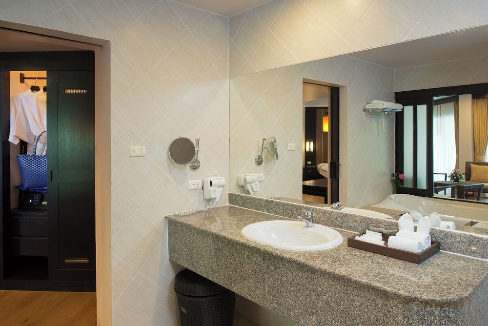 Deevana Patong Resort and Spa 68/68