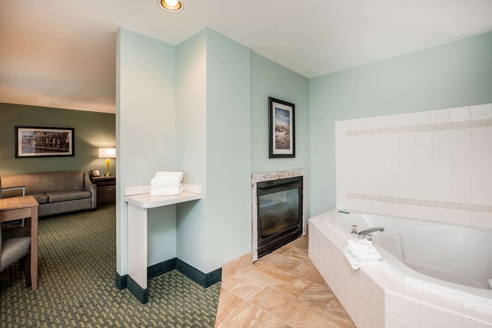 La Quinta Inn Suites By Wyndham Newport 14/40