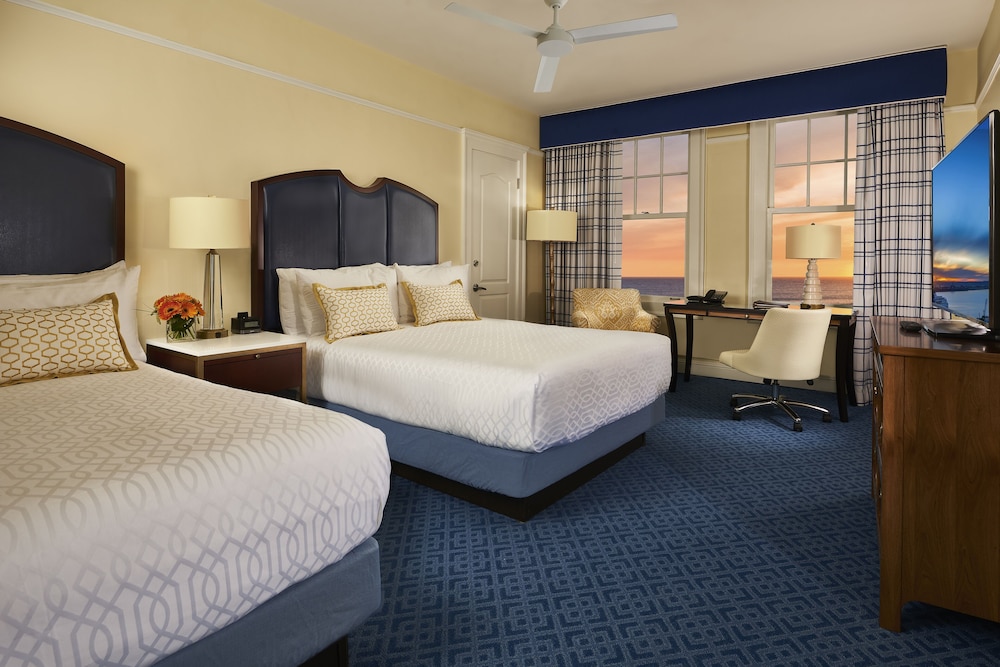 DELUXE, 2 QUEEN BEDS, OCEAN VIEW