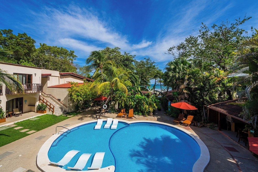 The Coast Beachfront Hotel 22/50