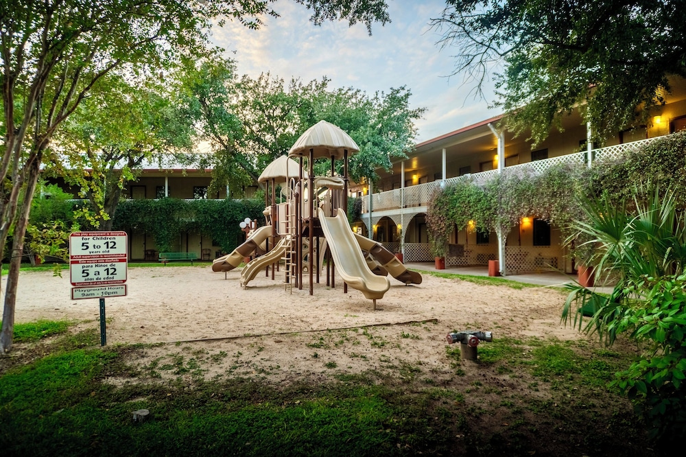 Family Garden Inn Suites 37/50
