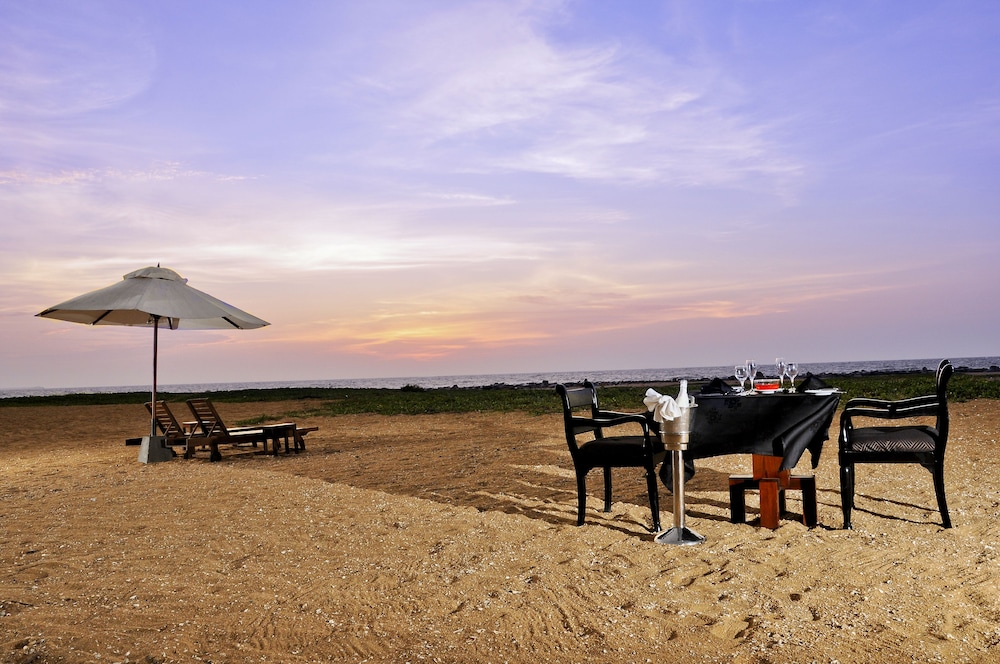 Pegasus Reef Hotel 70/75