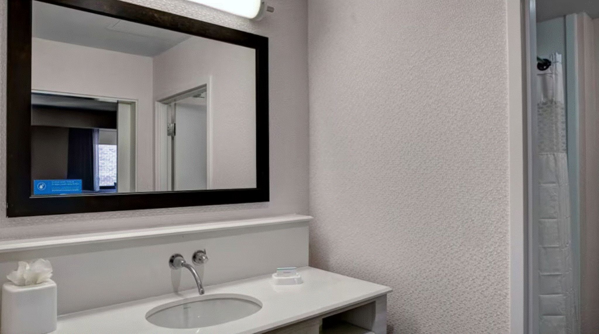 STUDIO, SUITE, KING BED, SOFA, CORNER