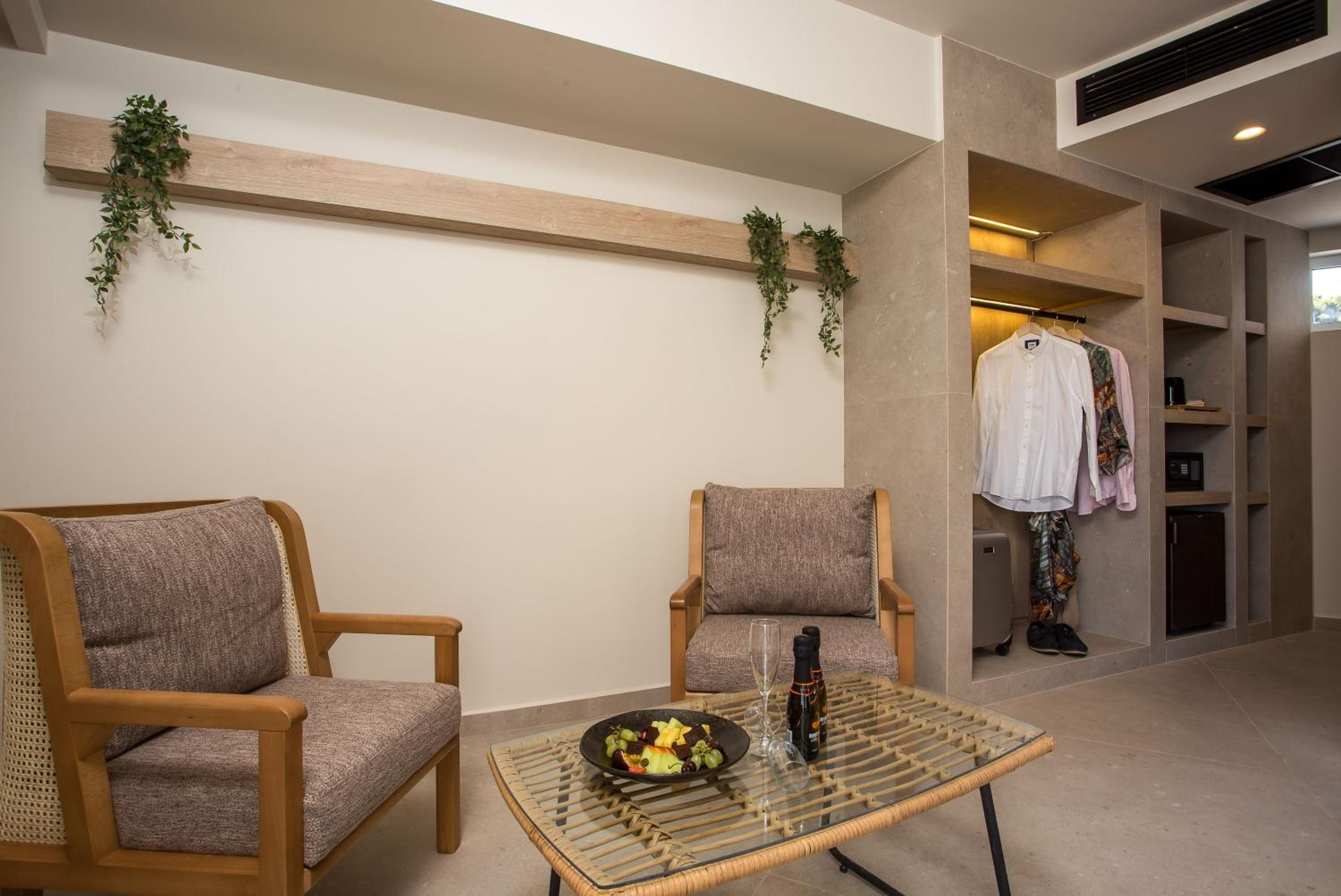 Ladiko Suites 30/50