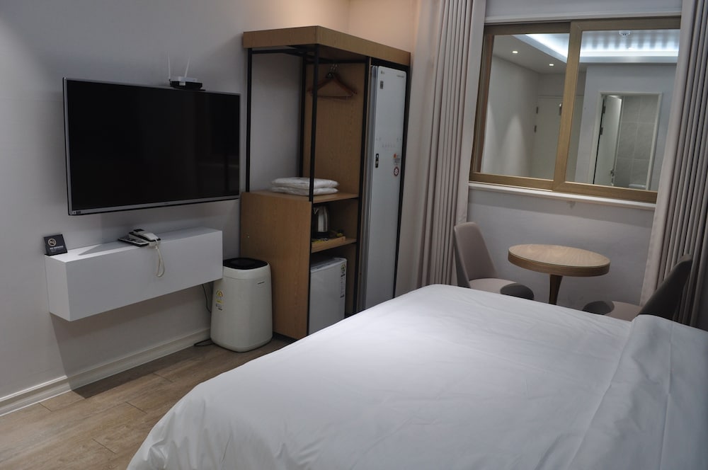 Business Hotel Venture 11/29
