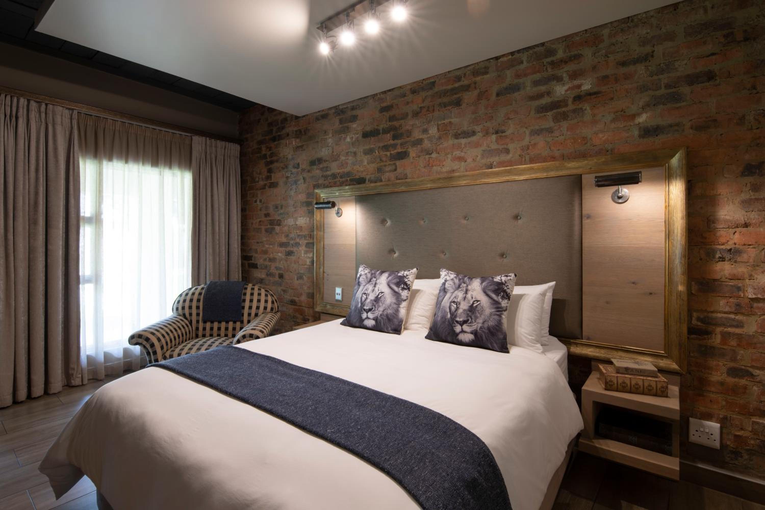 THREE RIVERS LODGE & VILLA ANNA SOPHIA 15/50