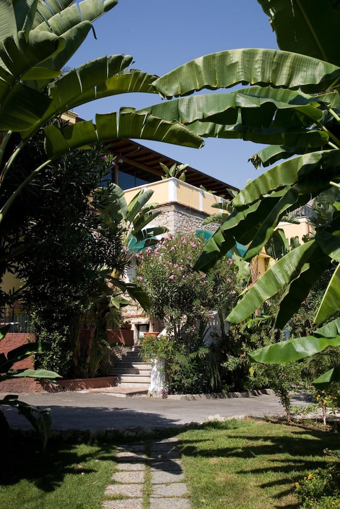 Hotel Baia Delle Sirene 77/80