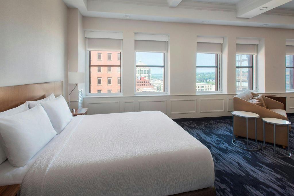 State, Executive, Suite, King Bed