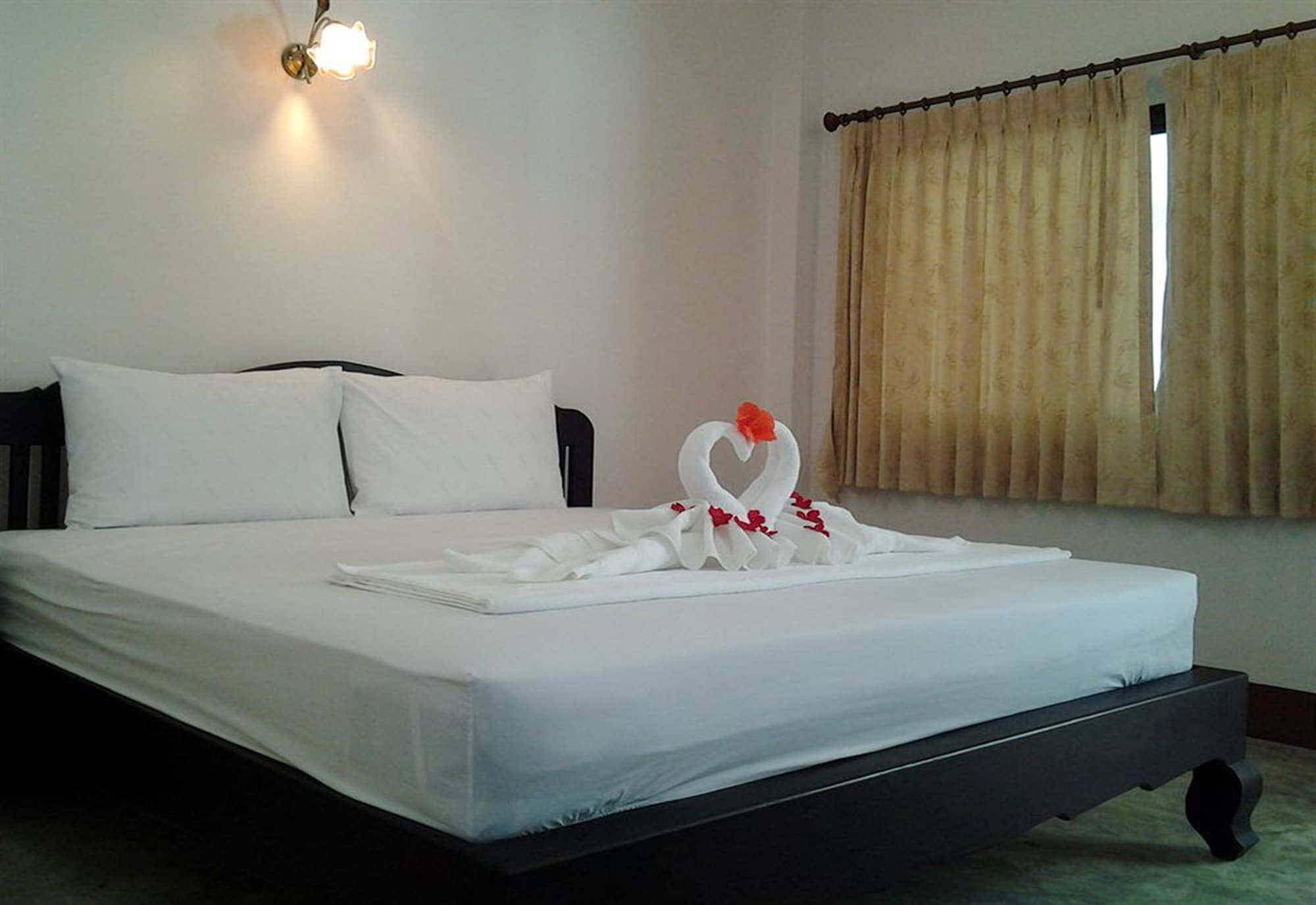 ROOM, HILL SIDE