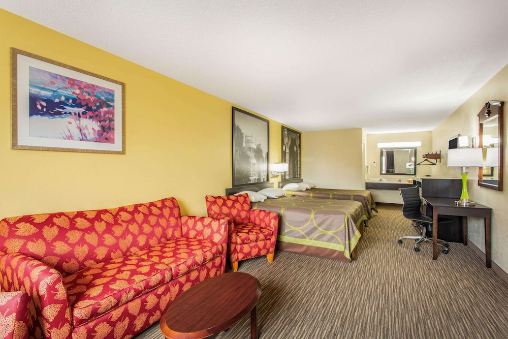 Super 8 by Wyndham Florence 16/23