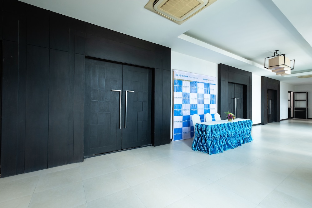 Vogue Hotel Pattaya 8/63