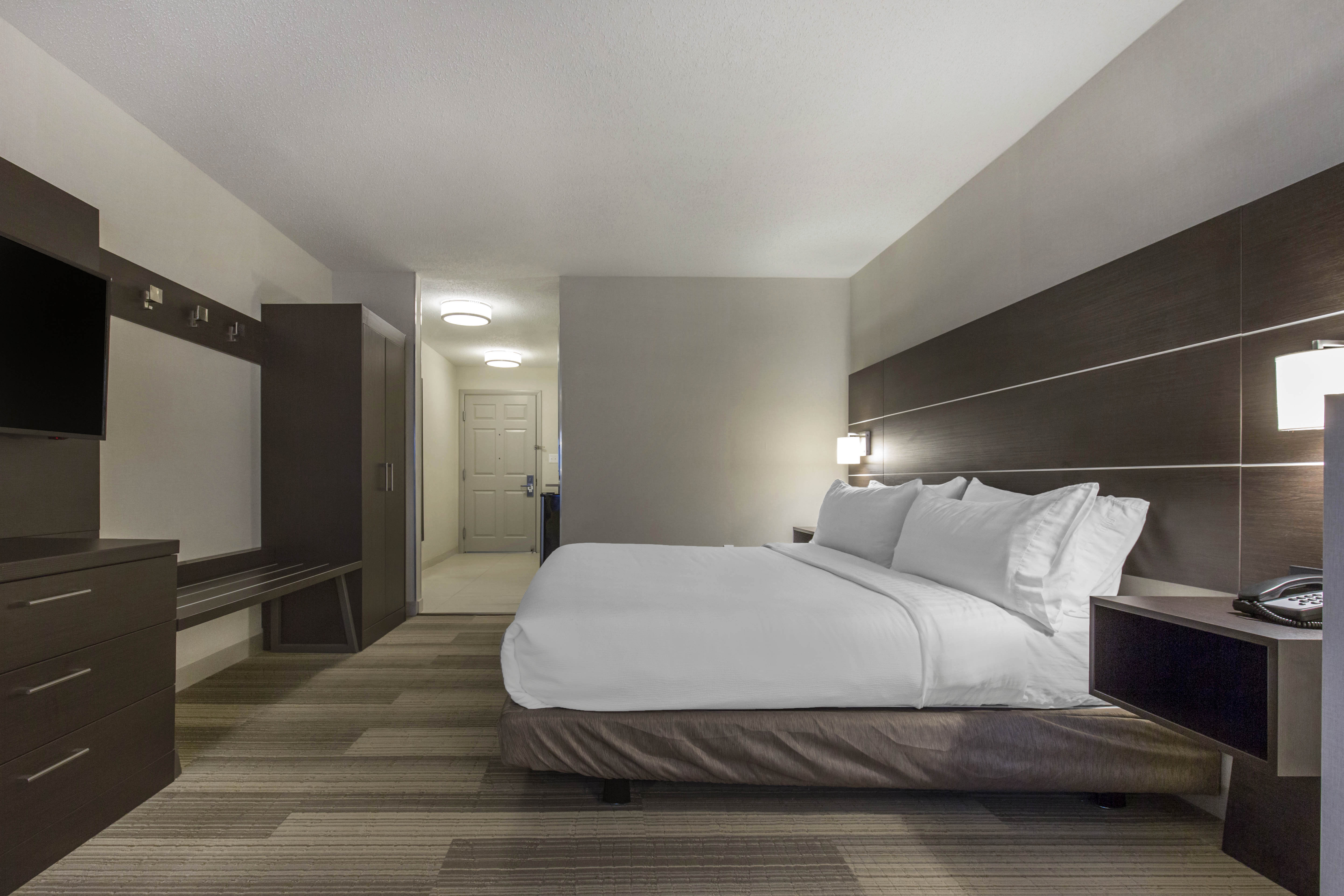 Holiday Inn Express and Suites Chicago West St Charles an IHG Hotel 19/72