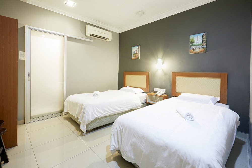 D New 1 Hotel 12/38