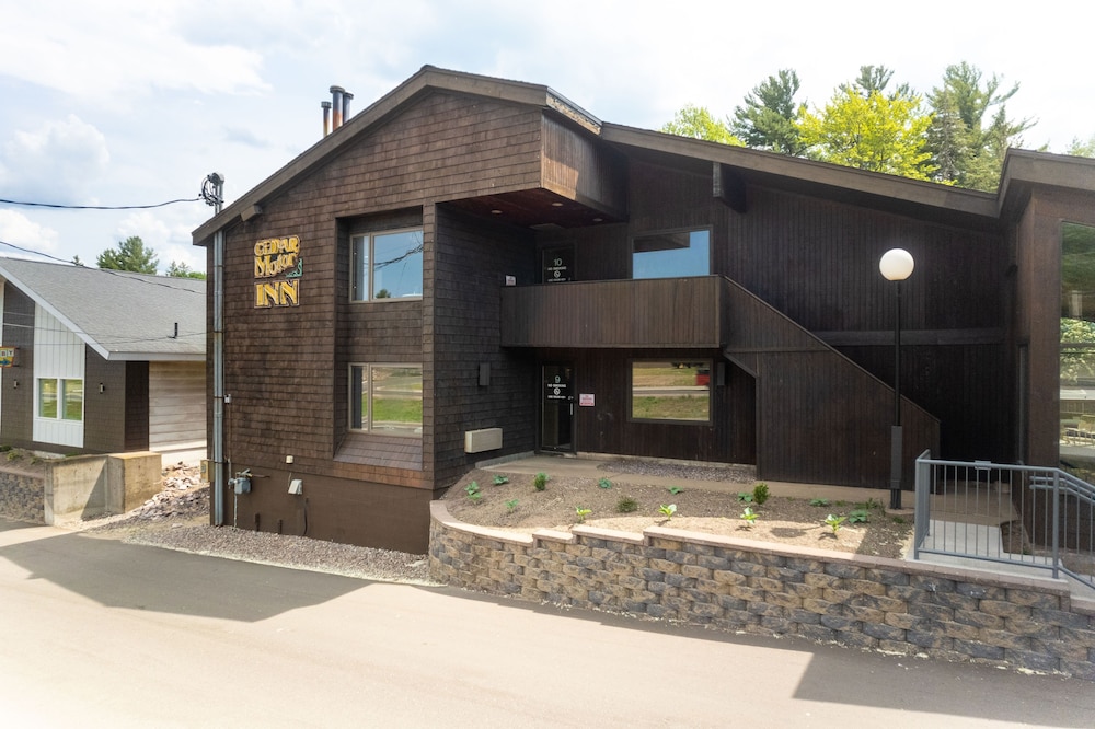 Cedar Motor Inn 3/56