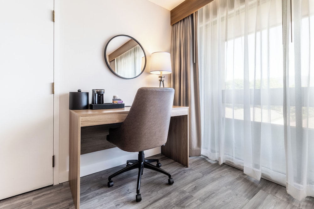 Atrium Inn Vancouver 38/48