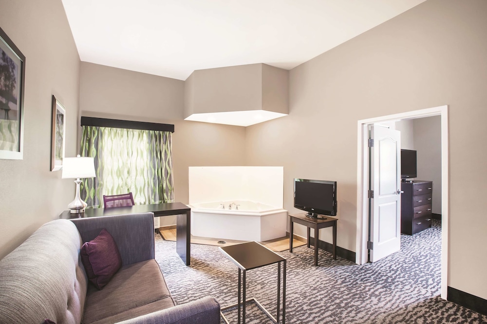 La Quinta Inn & Suites by Wyndham Baton Rouge Denham Springs 21/44