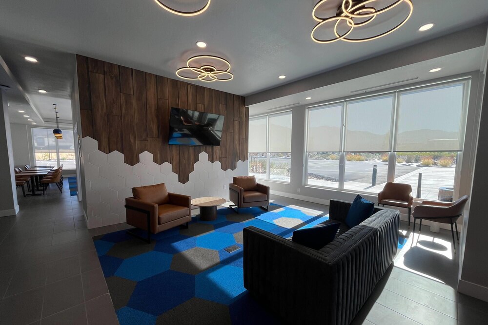Microtel Inn & Suites by Wyndham Tooele 34/46