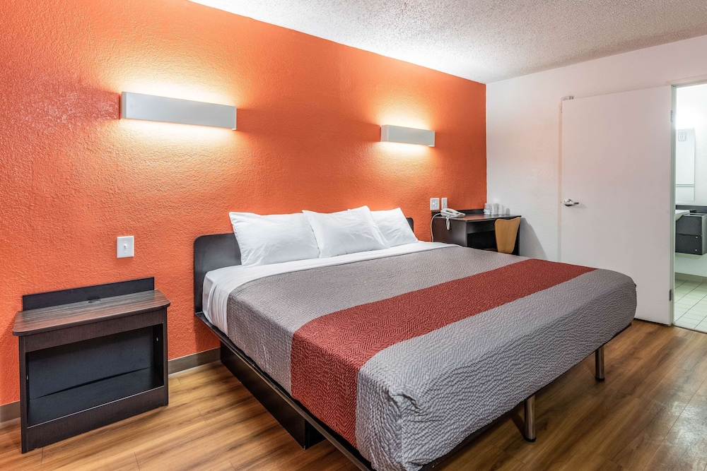 Motel6 North Richland Hills, TX 38/61