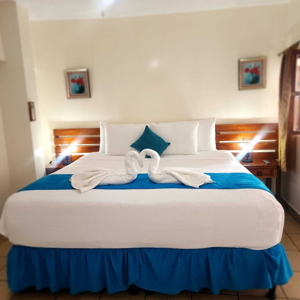 ROOM, KING BED
