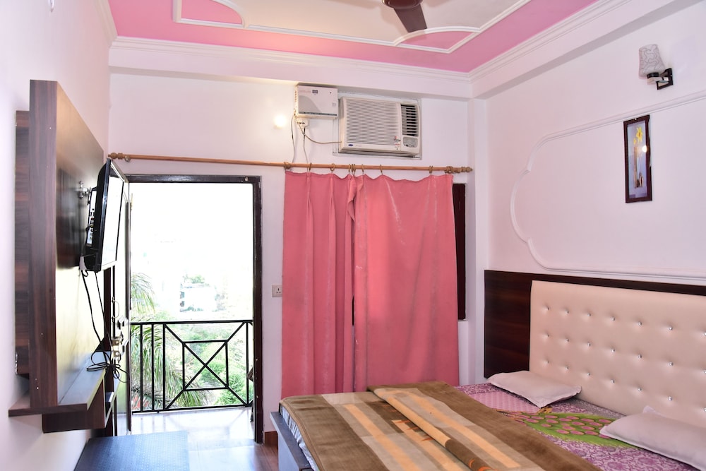 غرفة قياسية بسرير كينج بإطلالة على الحديقة، Raj Resort 10/10