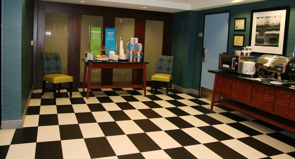 Hampton Inn Suites Bloomington Normal 11/48