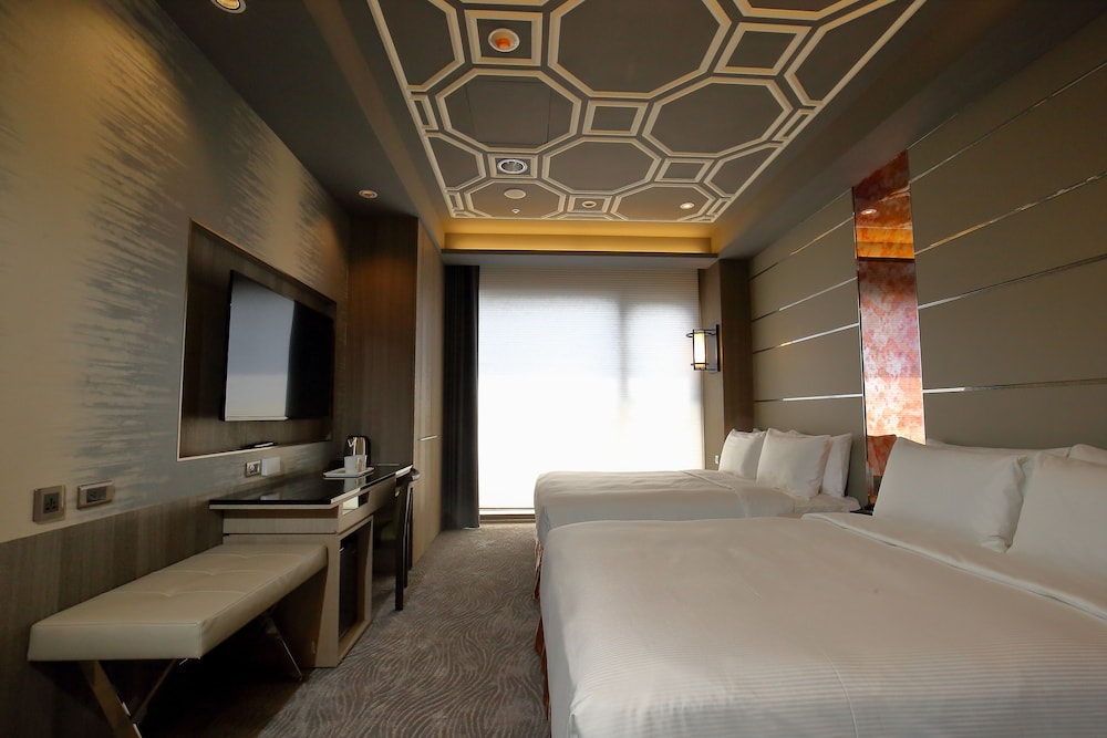 Kloud Hotel 12/63