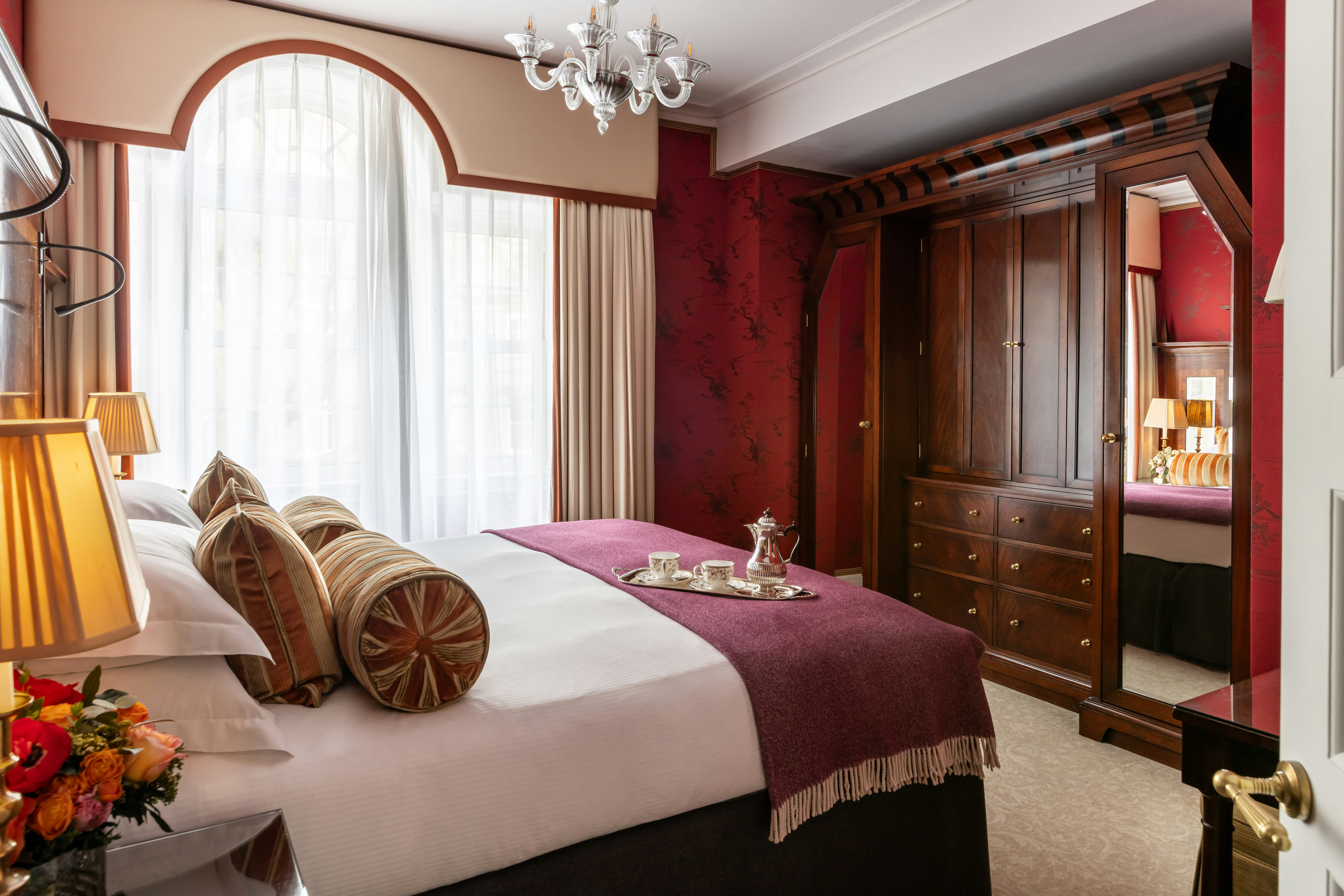 BELGRAVIA, SUITE