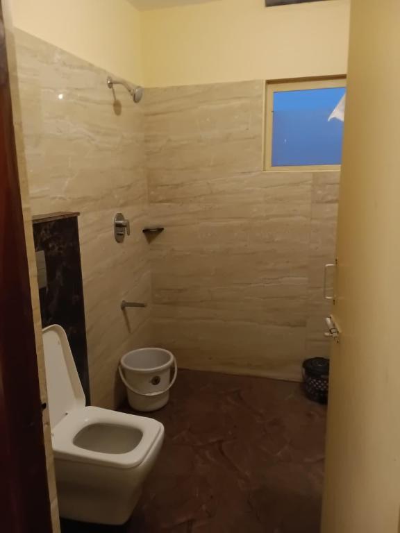 Hotel Maadhini 32/35