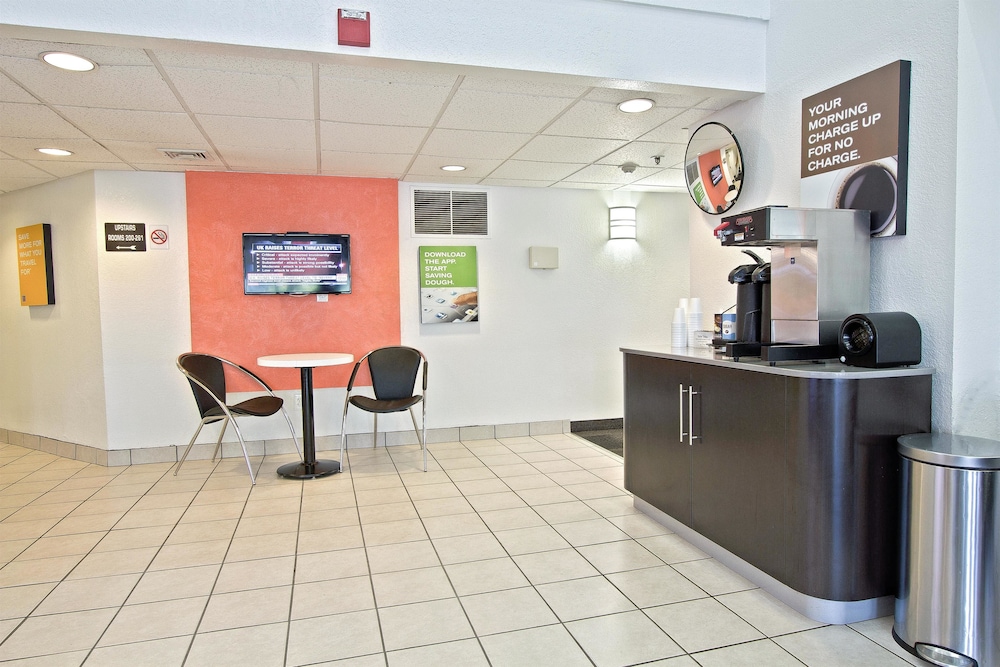 Lobby at Motel6 East Brunswick, NJ, EAST BRUNSWICK - NJ