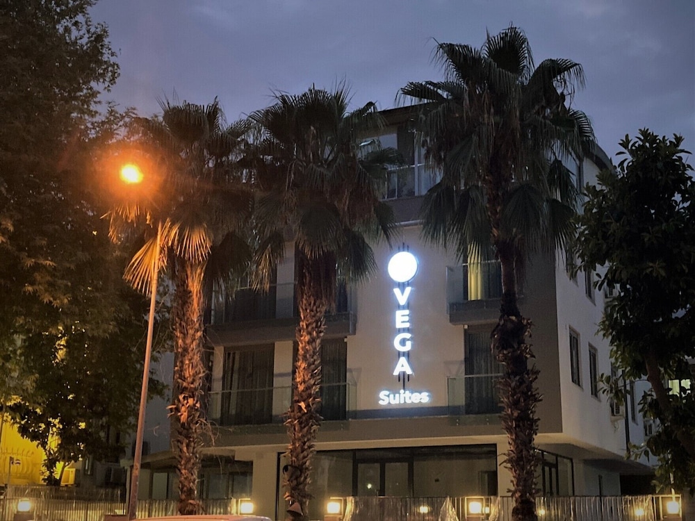 Vega Suites 2/24