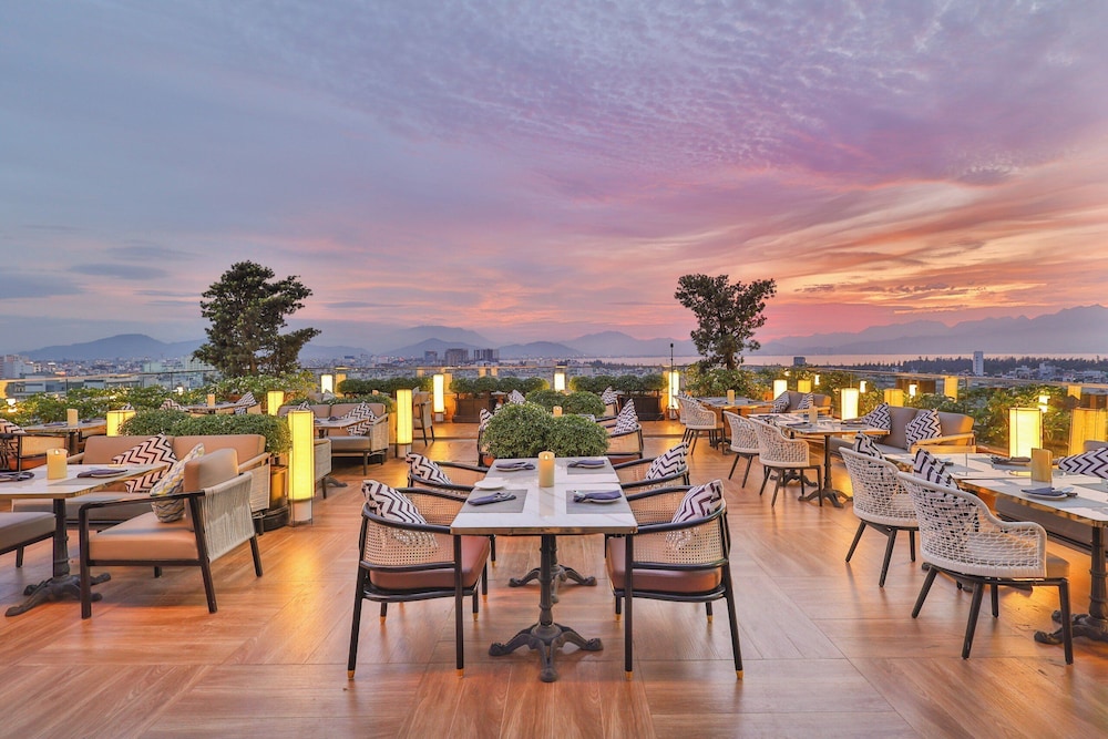 New Orient Hotel Danang 52/70