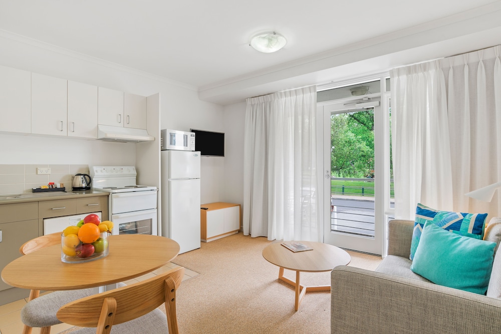 MainStay Suites Williamstown 41/63