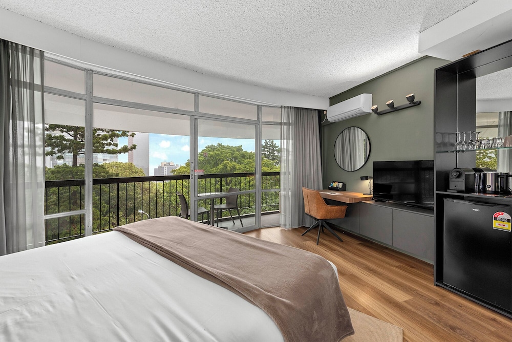 STANDARD, KING BED