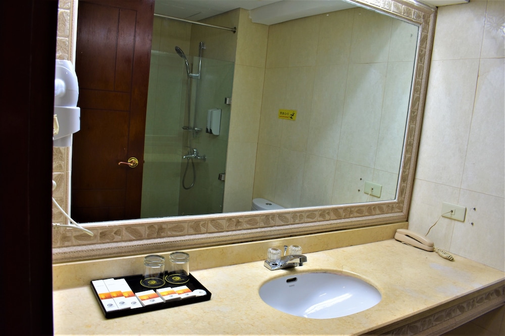 Golden Phoenix Hotel Boracay 50/50