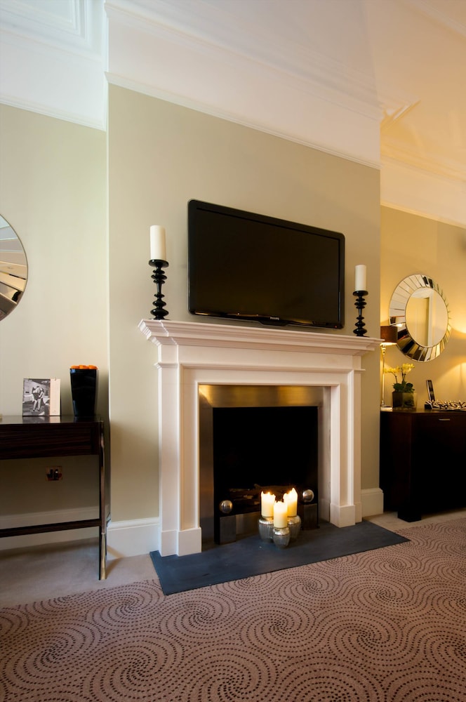 51 Buckingham Gatetaj Suites Residences 3/83