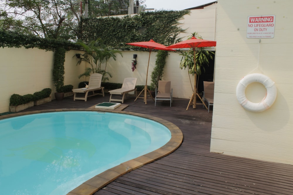 Royal Peninsula Hotel 3/66