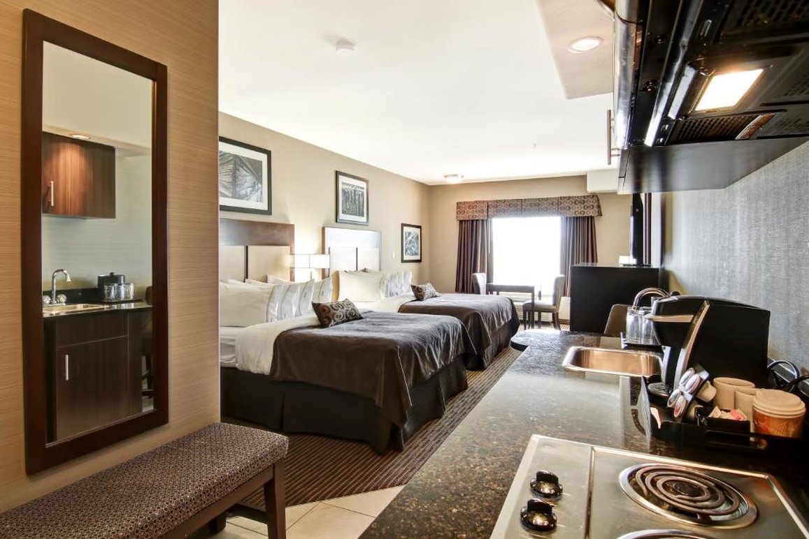 Canalta Hotel Assiniboia 13/35