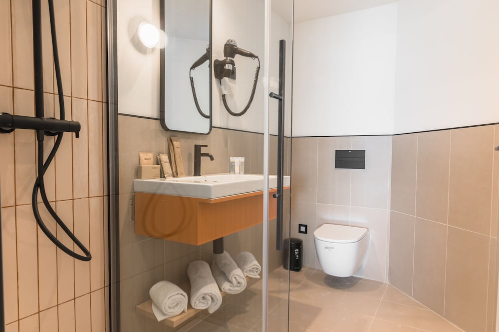 Akquaaa Boutique Hotel 44/48