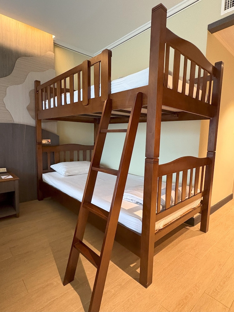 Amora Beach Resort Phuket 56/75