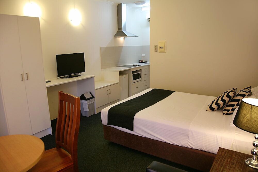 Footscray Motor Inn And Serviced Apartments 8/42