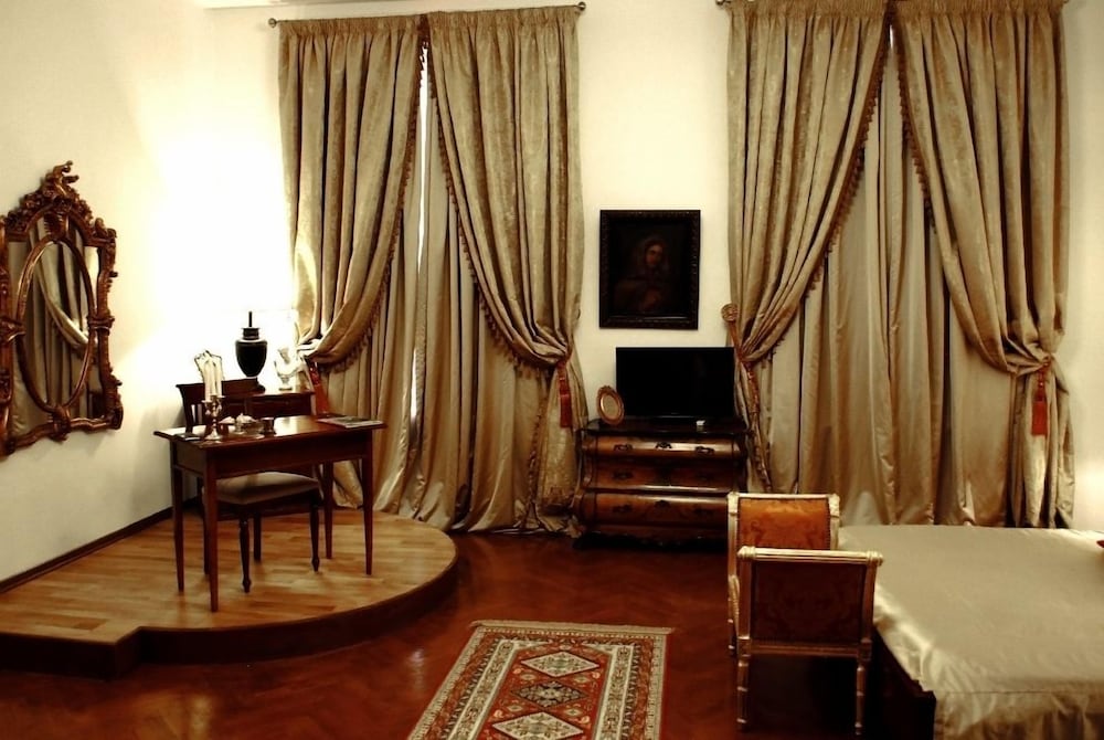 Grand Boutique Hotel 38/77
