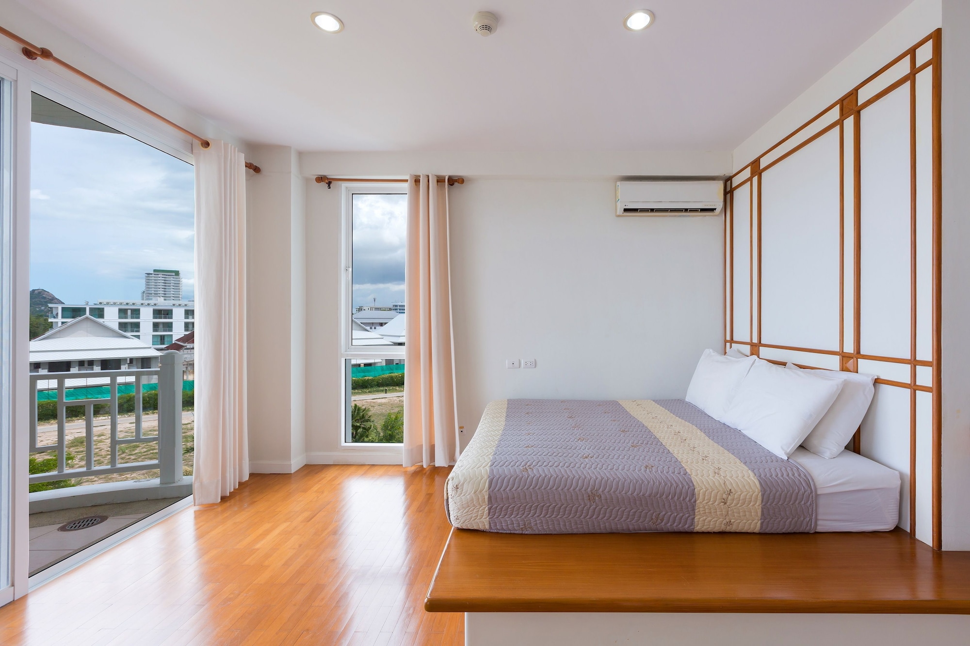 شقة بسرير مزدوج وسريرين منفصلين بإطلالة على البحر بغرفتي نوم، Baan Poolom Beachfront Condominium 2/7