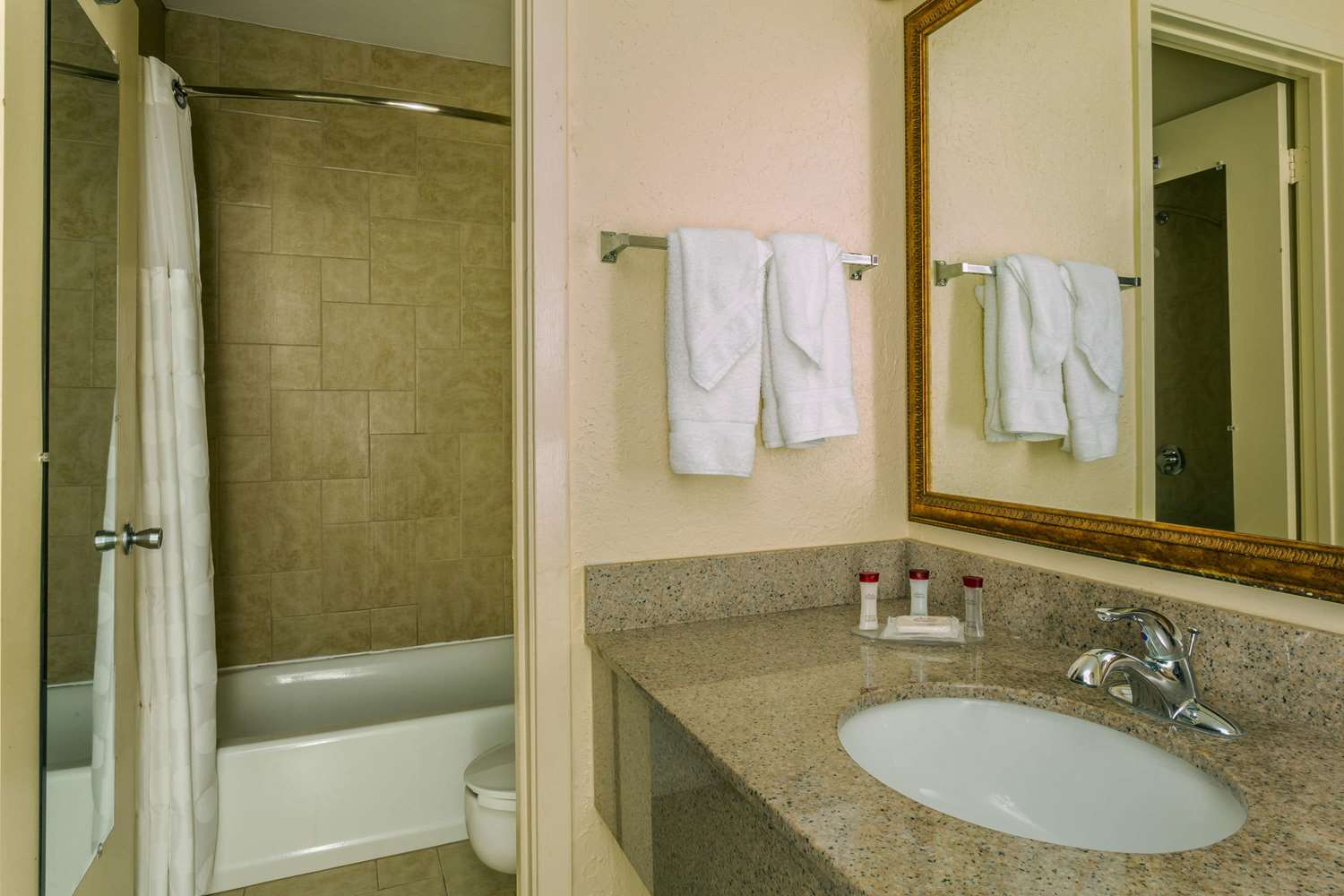 Ramada by Wyndham Houma 27/27
