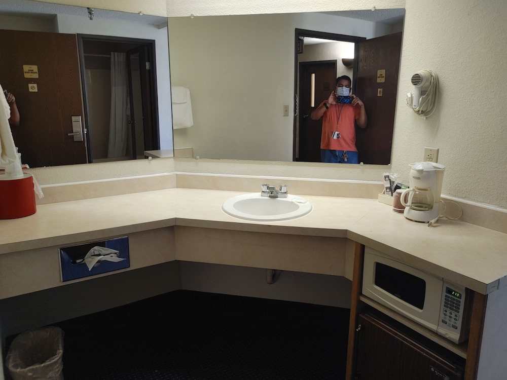 SUITE, KING BED, SOFA