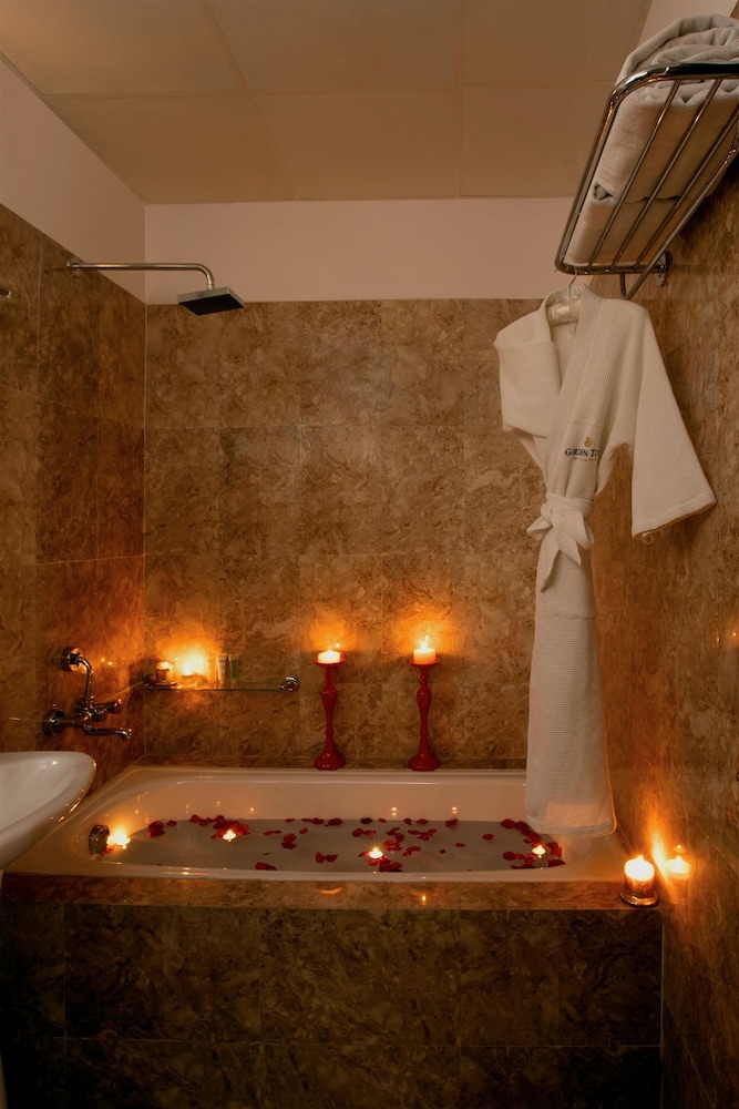 GOLDEN TULIP BHIWADI 19/33
