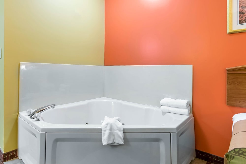 Econo Lodge Louisville Airport 27/40