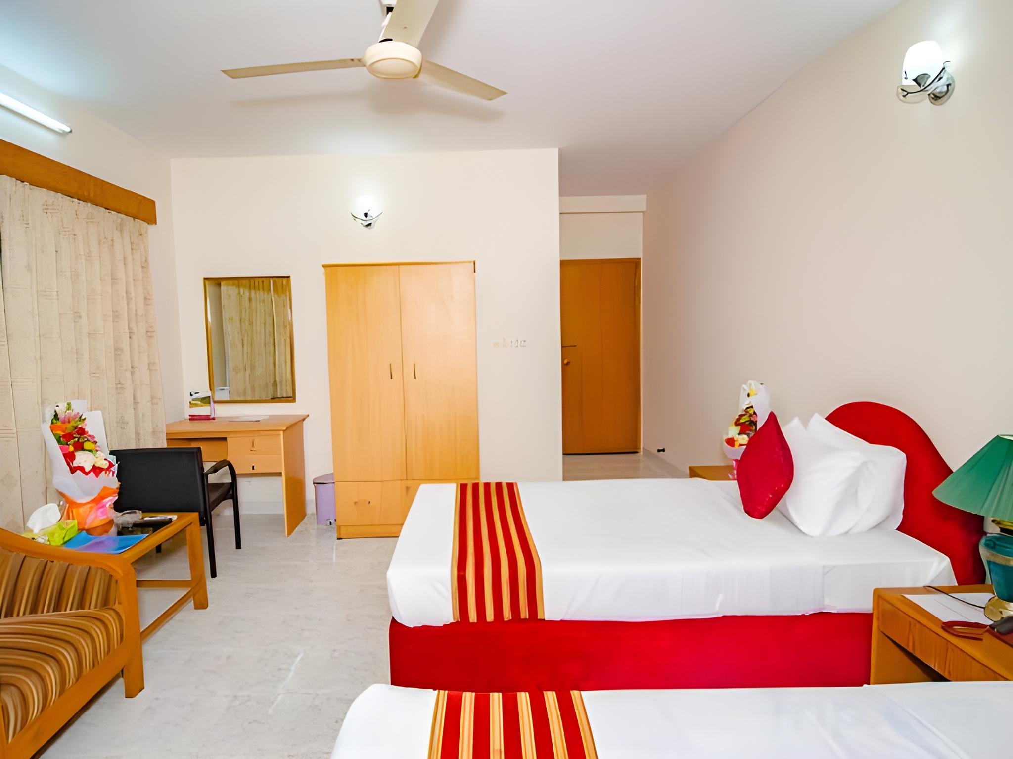 Super, Deluxe, Twin Beds
