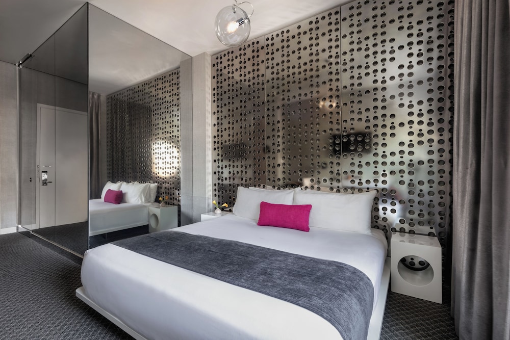 BRONZE, QUEEN BED