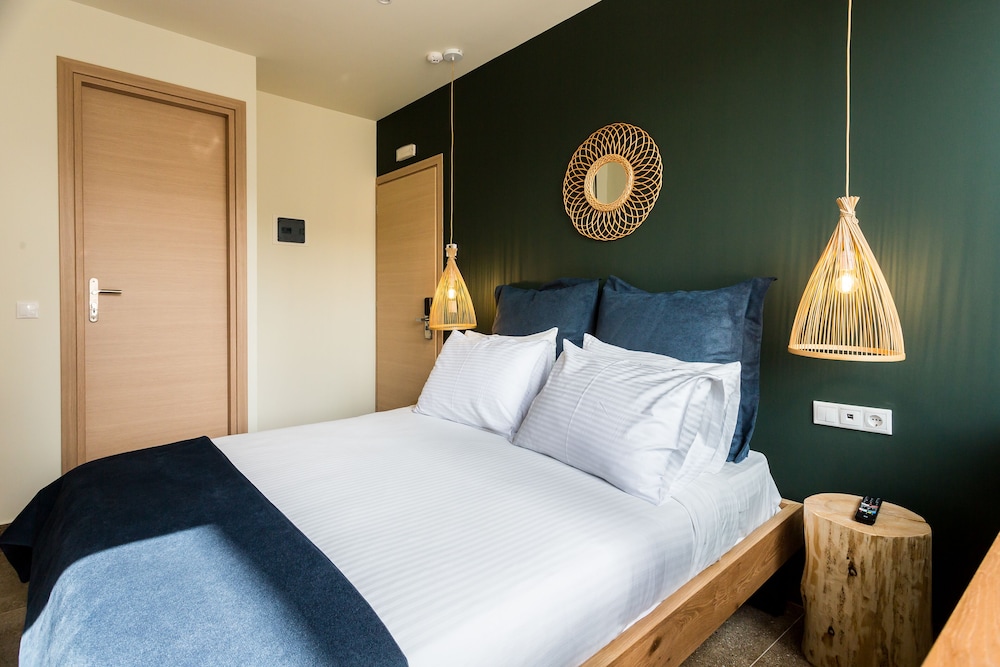 Suite, Queen Bed, Acropolis View